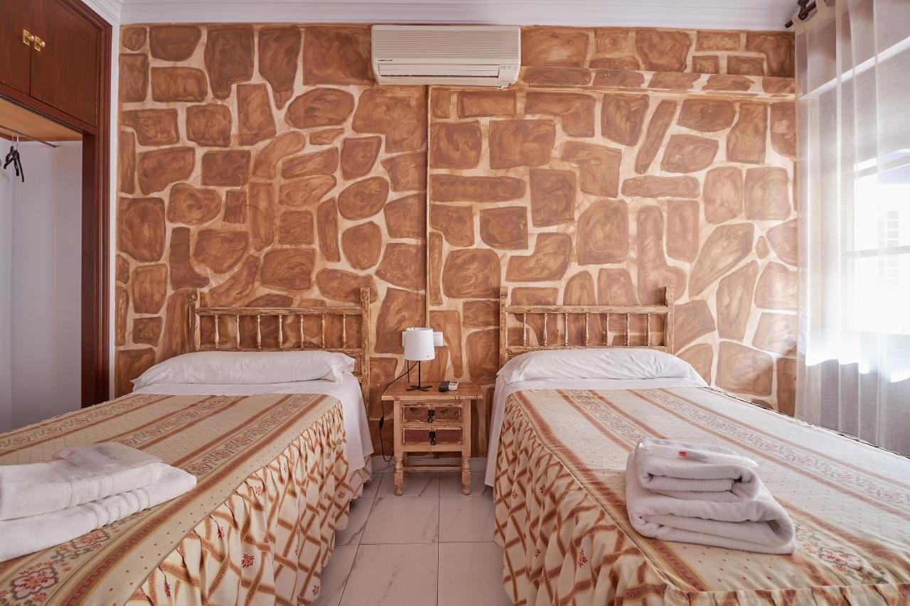 Hotel Virgen De Reyes